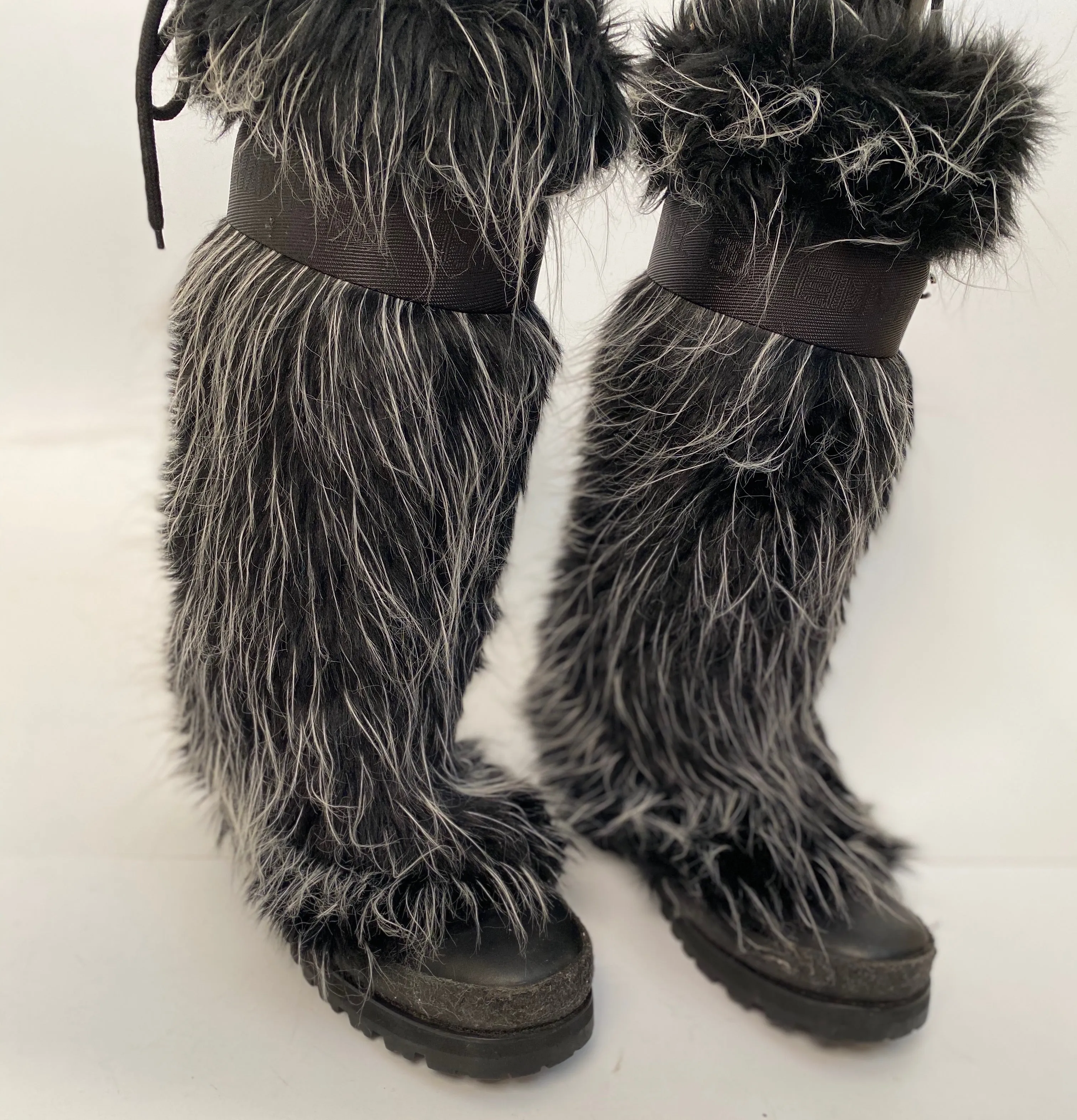 Chanel vintage 2002 Fantasy Fur Yeti gray knee high snow boots US size 7/7.5