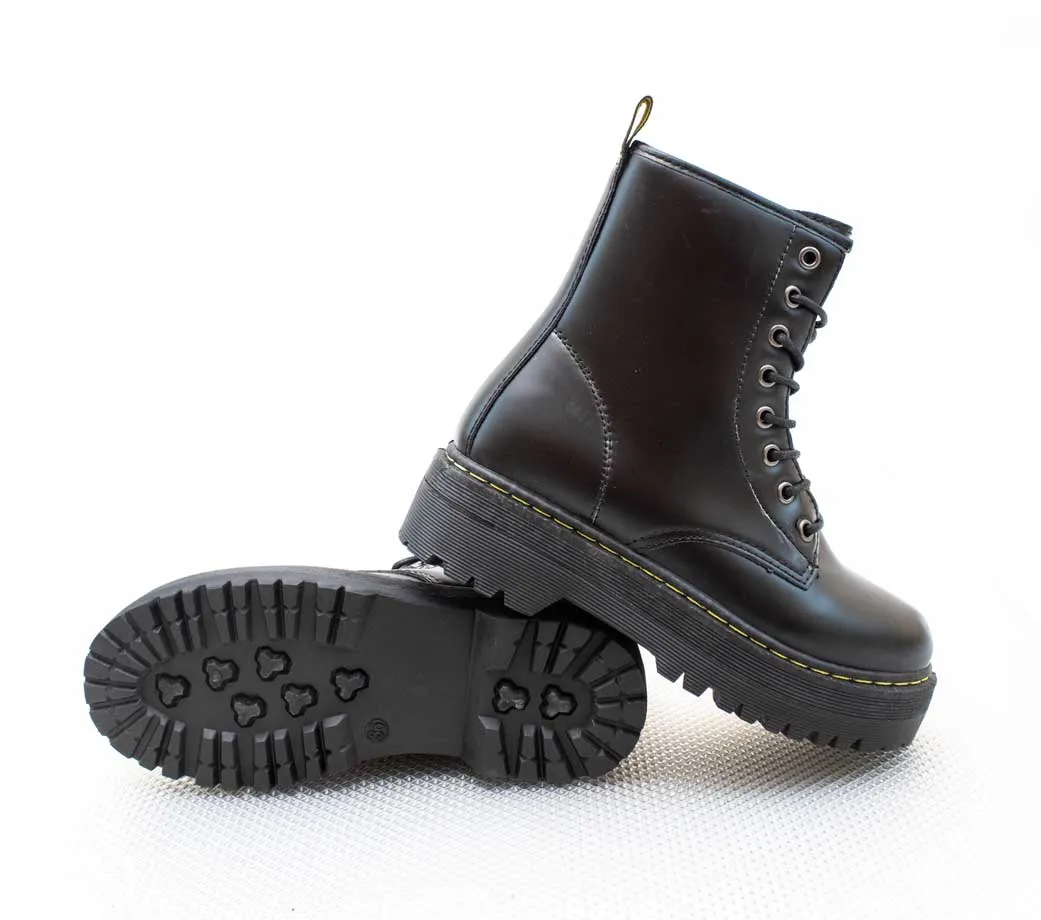 K7 Doc Martin Black Boot