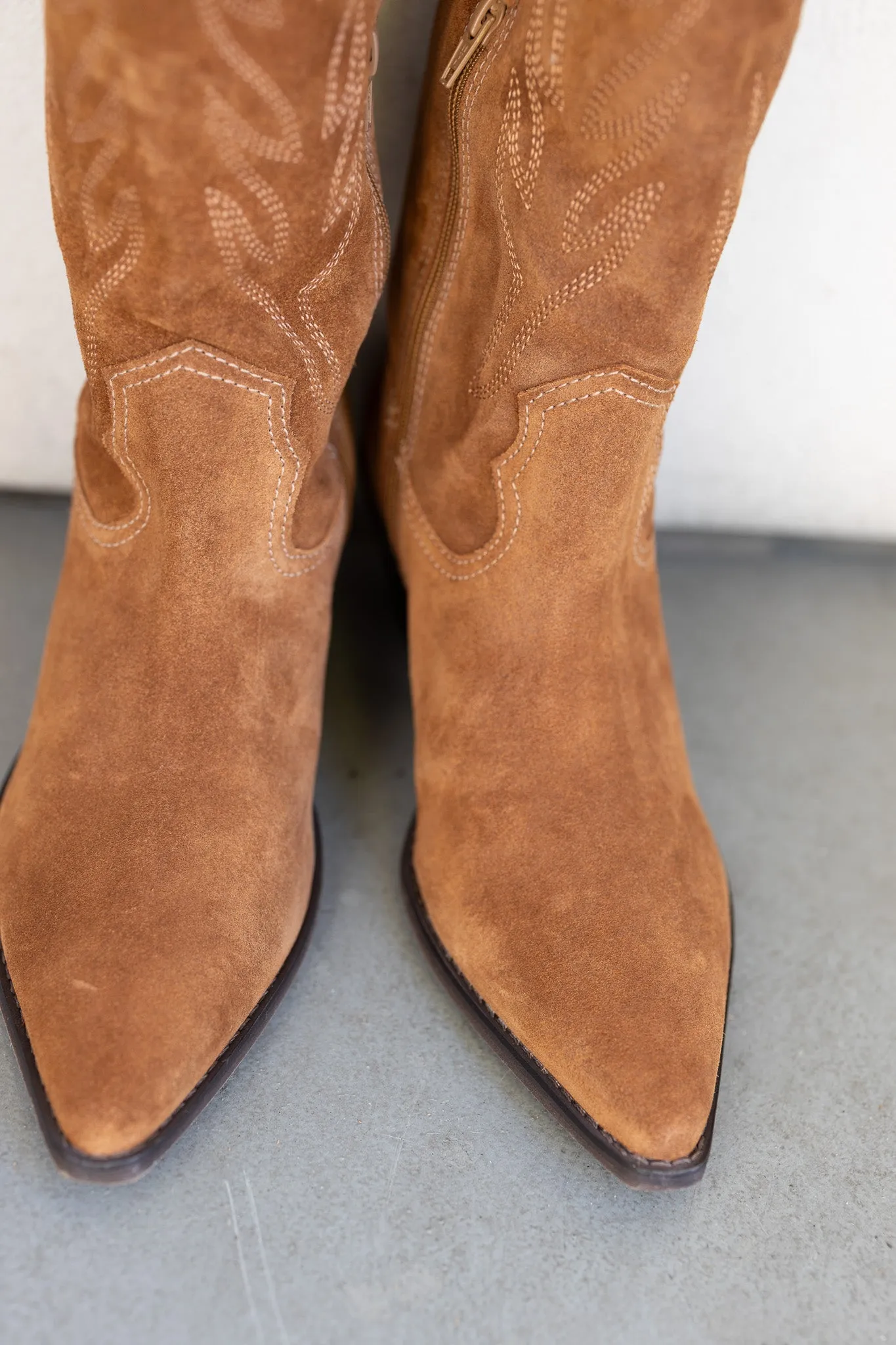 Matisse Agency Premium Western-Style Suede Boots