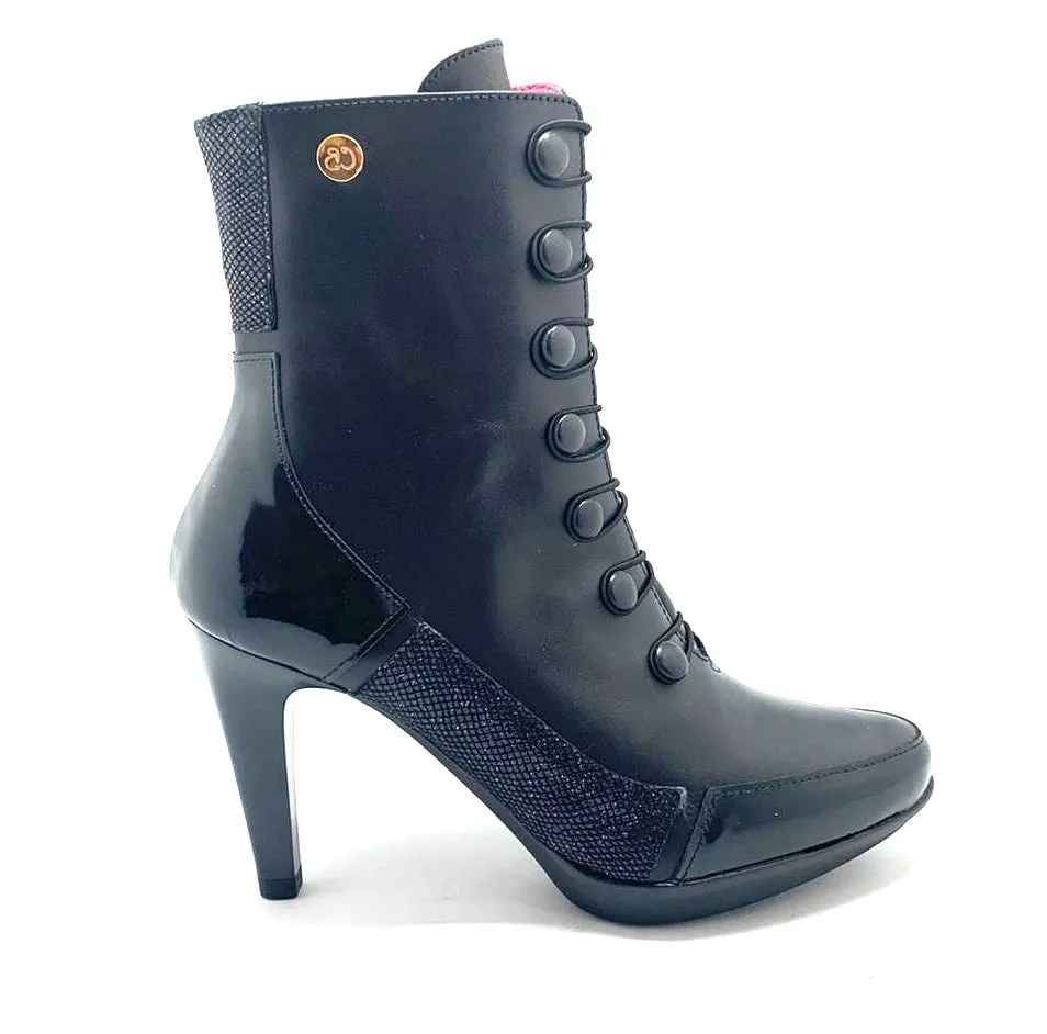 St Lucia - Black/Black button boot